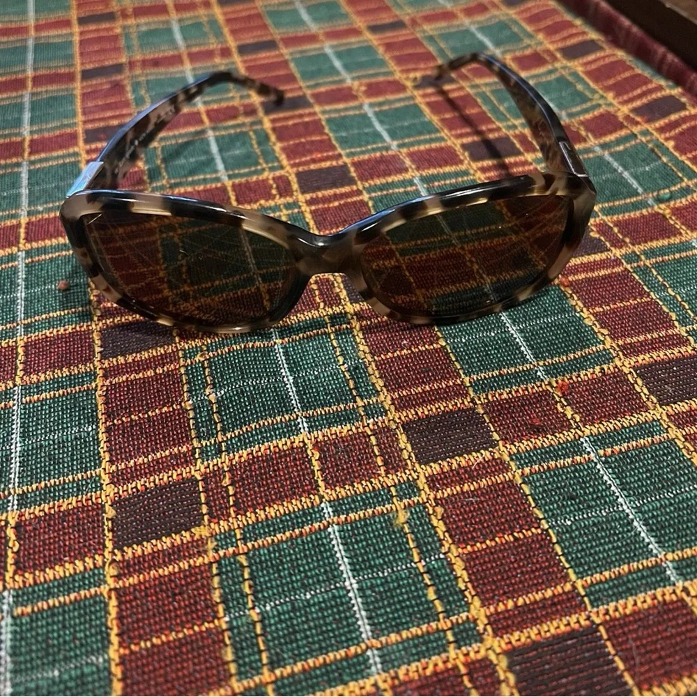 Kate Spade Tortoise Shell design Sunglasses Great condition. .